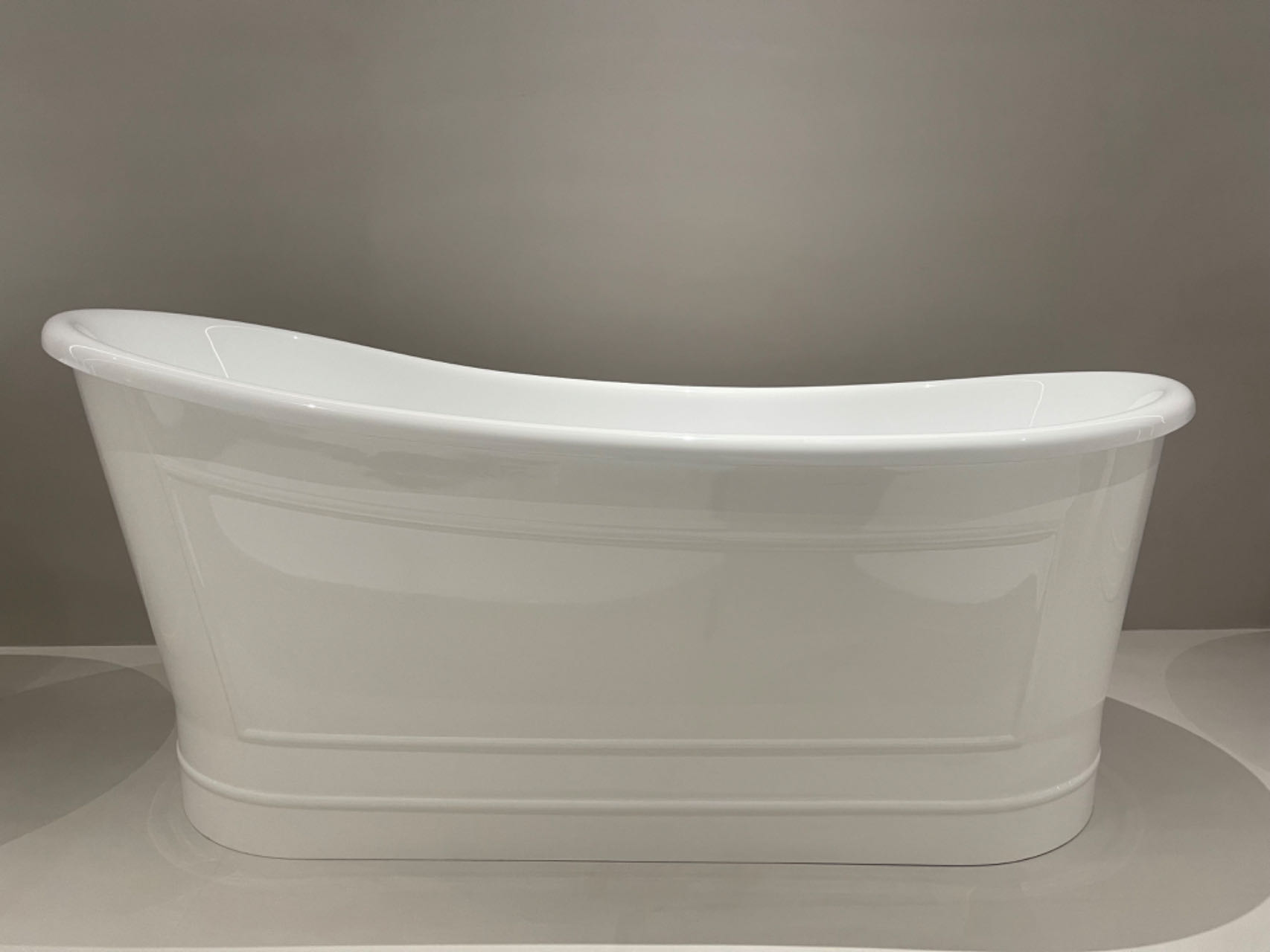 66" Glossy White Freestanding Acrylic Bathtub with Overflow Drain