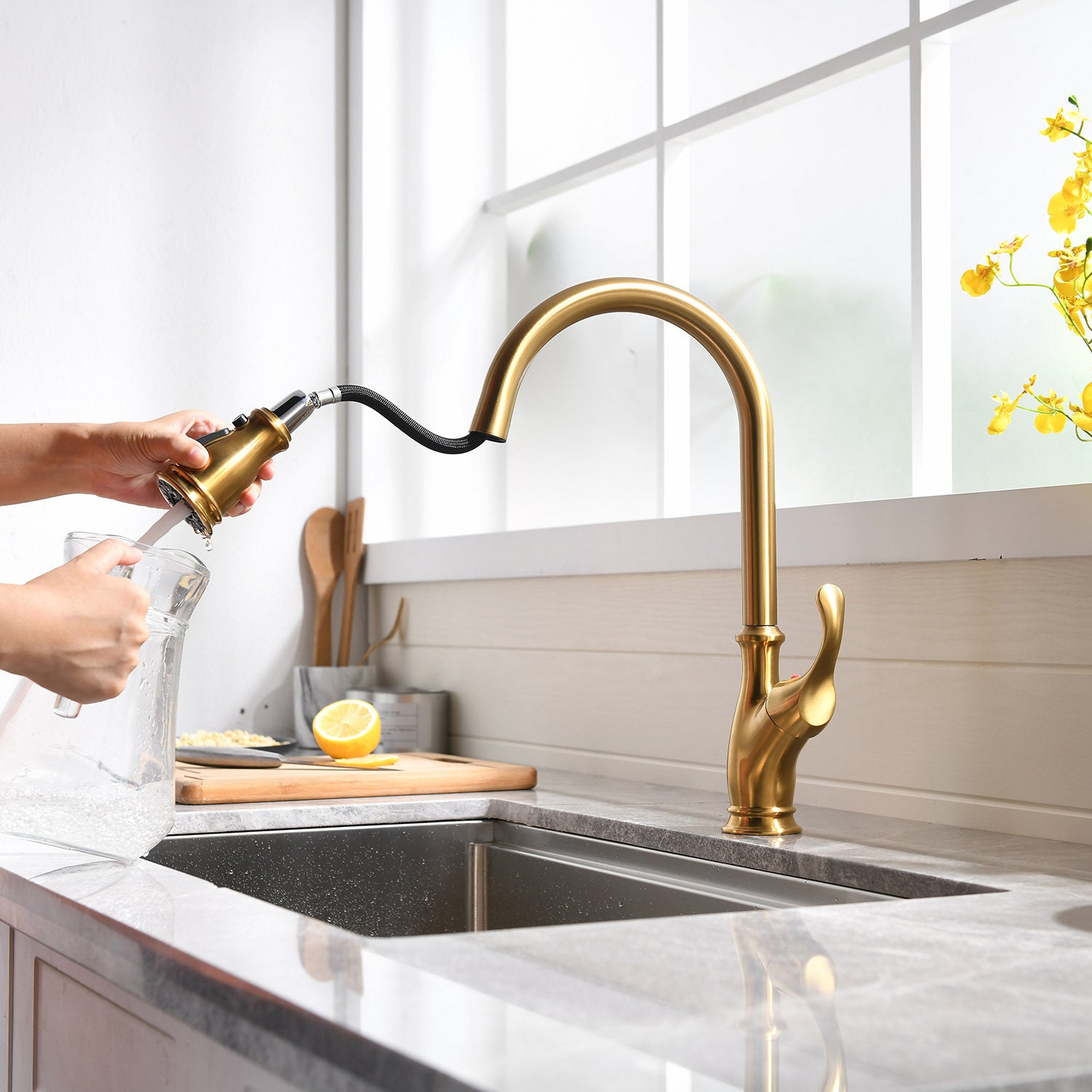 Single Handle Pull Down Kitchen Faucet in Brushed Gold