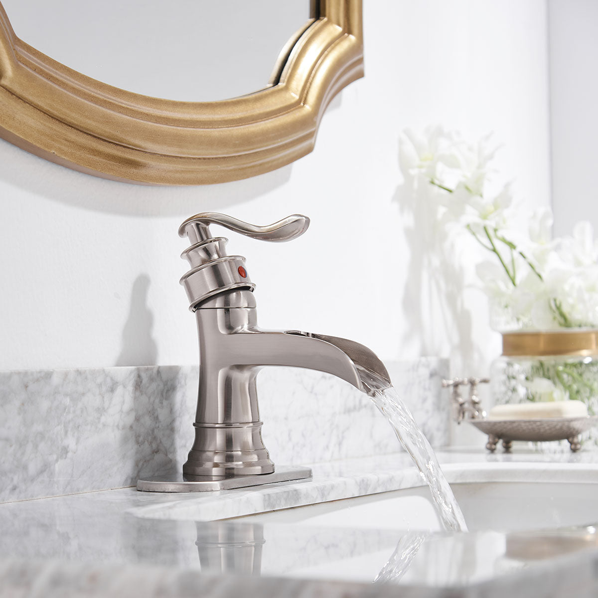 Sleek Stylish Single Hole Single-Handle Bathroom Faucet