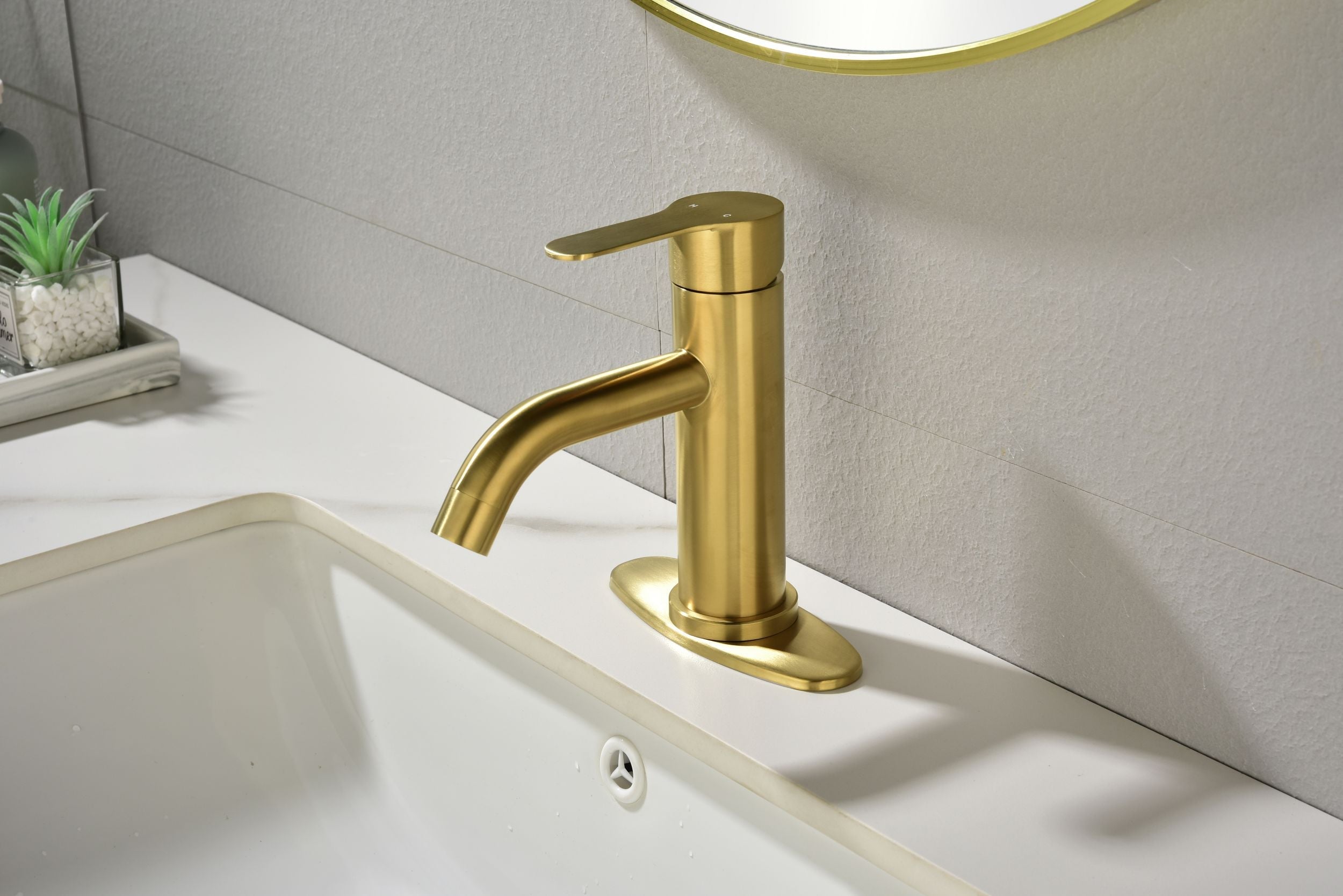 Single-Handle Single-Hole Bathroom Faucet